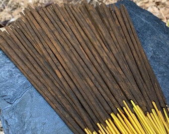 Bastoncini di incenso Krishna Sandalwood, extra spessi, 20 grammi, incenso di alta qualità fatto a mano, di qualità da tempio, proveniente dai villaggi dell'India meridionale.