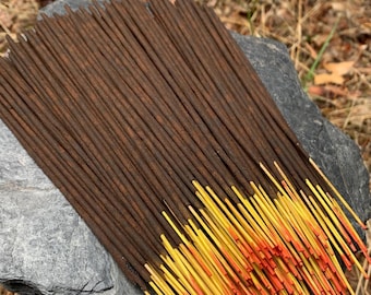 Bastoncini di incenso al sandalo e zafferano, 20 grammi, incenso di alta qualità, di qualità da tempio, fatto a mano, proveniente dai villaggi dell'India meridionale.