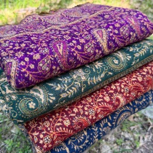 Coperta/scialle in lana di yak dell'Himalaya - Design tribale moderno - Realizzato a mano nella valle di Kathmandu, Nepal - Bellissimo motivo paisley colorato