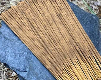 Bastoncini di incenso al sandalo naturale, incenso di alta qualità fatto a mano, di qualità da tempio, proveniente dai villaggi dell'India meridionale.