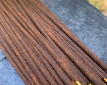 Bastoncini di incenso esotico allo zafferano e al sandalo, 20 grammi, incenso di alta qualità fatto a mano, di qualità da tempio, proveniente dai villaggi dell'India meridionale.