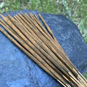 White Lotus Oudh Saffron Incense Sticks, Extra Thick, 20 grams - Handmade High Quality Temple Grade Incense from the villages of South India