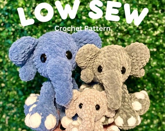 Könnte beinhalten: Drei gehäkelte Elefanten-Amigurumi-Spielzeuge. Der größte Elefant ist blau, der mittlere ist grau und der kleinste ist hellgrau. Alle drei Elefanten haben weiße Akzente an ihren Füßen und Ohren. Das Bild enthält den Text "LOW SEW Crochet Pattern" und "By: K's Crochet Critters".