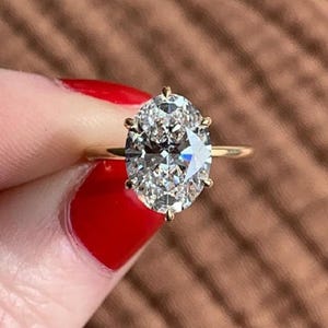 Anillo de compromiso de moissanita de corte ovalado de 3 quilates, diseño de halo oculto, solitario ovalado alargado, regalo de boda para ella