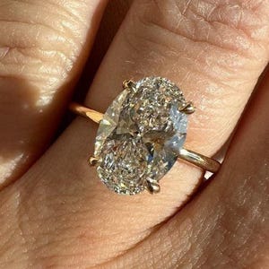 Anillo de compromiso de moissanita de corte ovalado de 5,20 quilates, anillo de corte ovalado, óvalo alargado, anillo de compromiso de moissanita, óvalo con hielo triturado