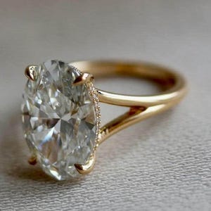 Anillo de compromiso de moissanita de corte ovalado de 3,35 quilates, anillo de corte ovalado, anillo de compromiso de moissanita de corte ovalado alargado con halo oculto, anillo de compromiso de moissanita de corte ovalado con hielo triturado.