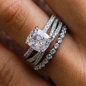 2.00 Ct Cushion Cut Diamond Engagement Ring with Pavé Band in White Gold – Dazzling Cushion Engagement Ring with Round Side Diamonds
