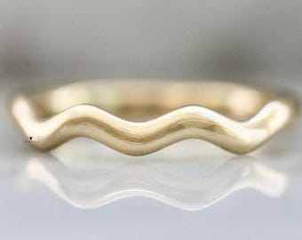 14K guld böjd chevron vigselring – Enkel vågig stapelring – Minimalistisk konturring för förlovningsringset