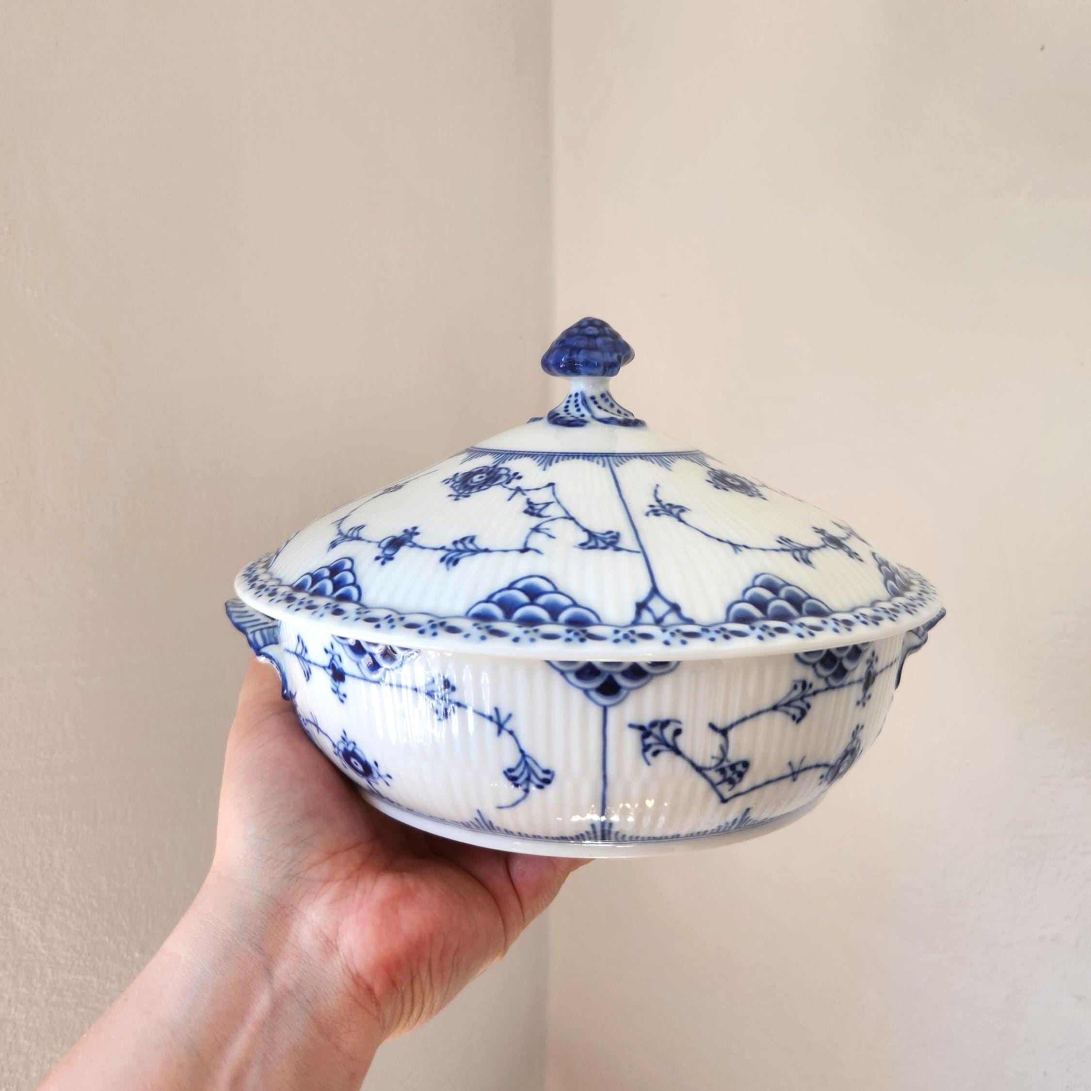 Royal Copenhagen Tureen #620 – Blue Fluted Half Lace, 1967, 28 Cm