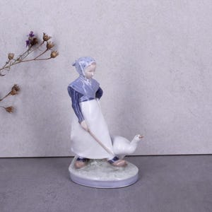 Royal Copenhagen Figurine #528 Girl with Goose, Danish Porcelain, 18 cm, 1st Quality, Excellent