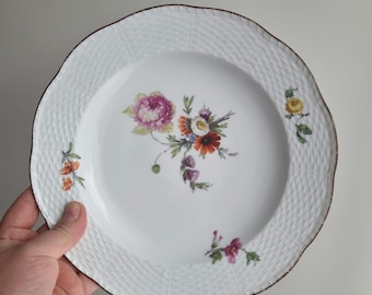 KPM Berlin Antique Plate – Circa 1780–1800 – Hand-Painted Floral Porcelain – 24 cm – Early German Porcelain – Collectible Rococo Plate