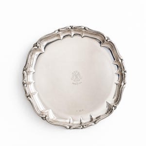Vintage Scandinavisch verzilverd rond serveerblad uit de jaren 1950