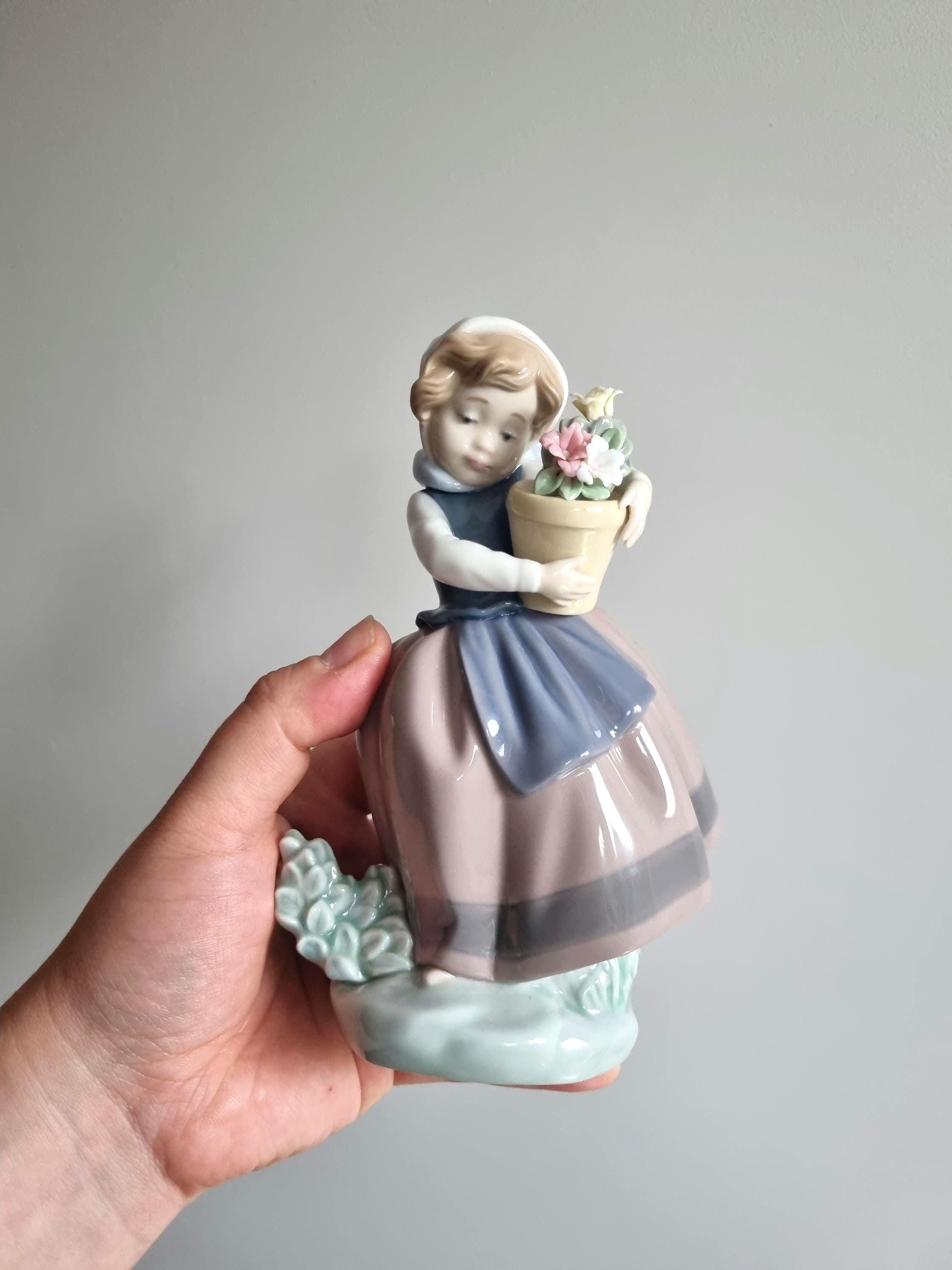 Lladró “spring is Here” #5223 Girl With Flower Pot Figurine