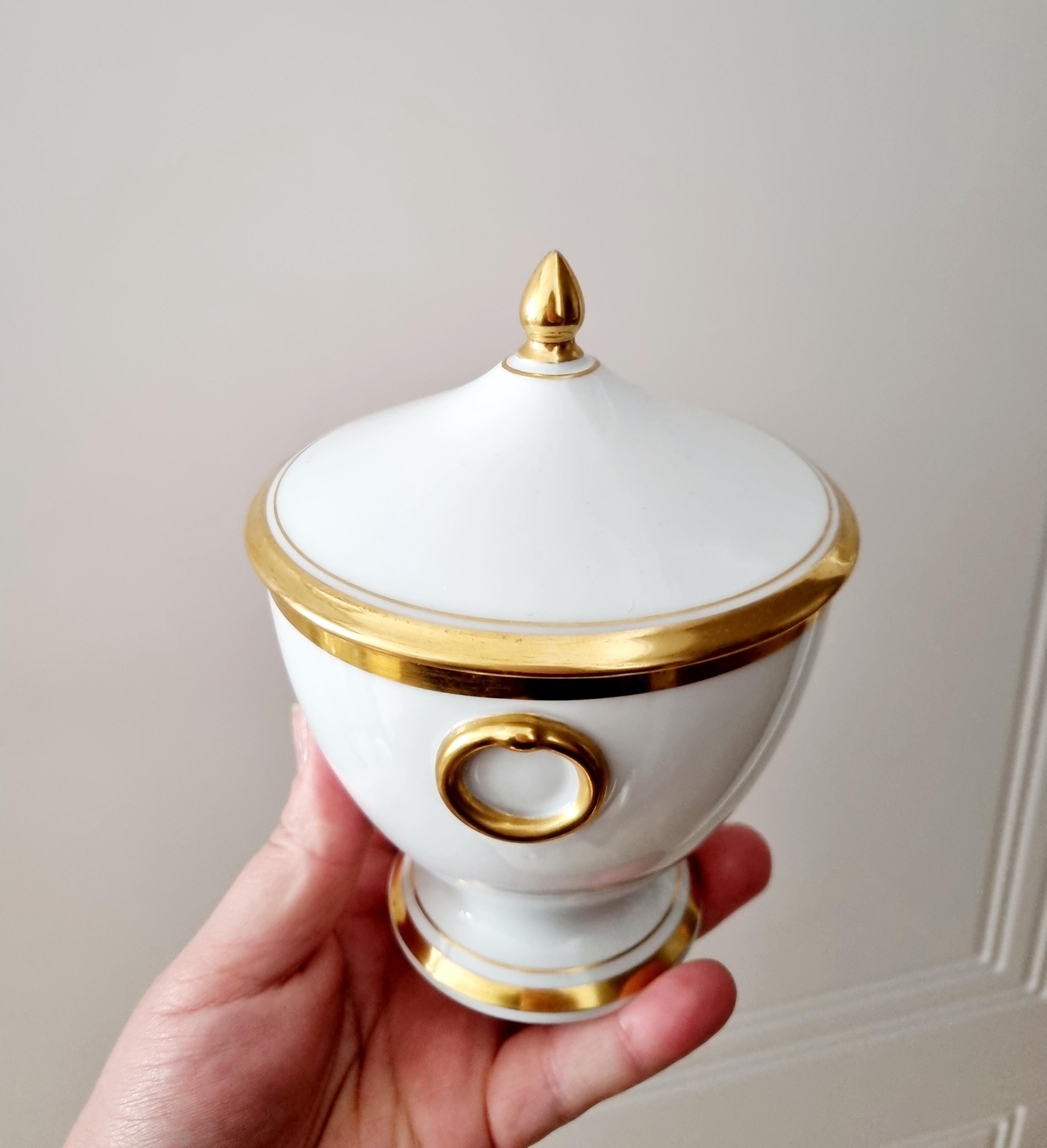 【高級】ニンフェンブルク 白磁 ミニ花瓶 花器 インテリア 置物 アンティーク ニンフェンブルク磁器蓋付き瓶 – 1900 年代、白と金