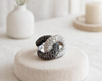 Vintage Ring – Black and White Rhinestone Design, Size 20 mm