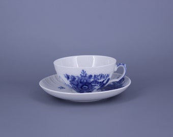 Royal Copenhagen Blue Flowers no. 1551. Teacup with Saucer 250 ml