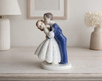 Vintage Lladro “little Friskies” #5032 – Girl With Puppy and