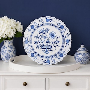 Grand plat de service à oignons bleus de Meissen, années 1860, première qualité