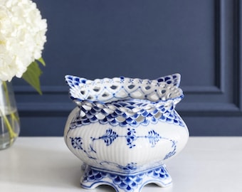 Zuccheriera grande Royal Copenhagen Blue Fluted Full Lace 1/1113 in porcellana danese