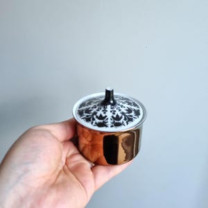 Bjørn Wiinblad Rosenthal Hilton 4006 Sweets Bowl – 1980s MCM Lidded Dish, Black & Copper Porcelain, Germany, D8 H8 cm, Excellent