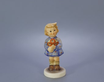 Goebel - Figurine - Hummel - Girl With Flowers