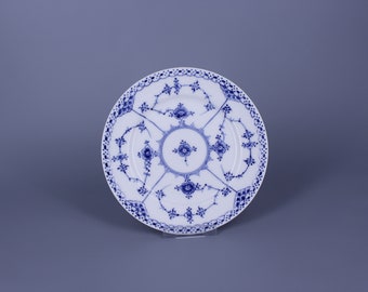 Medio encaje acanalado azul Royal Copenhagen núm. 574. Postres, Platos para Tartas. Pintado a mano en Dinamarca. década de 1930