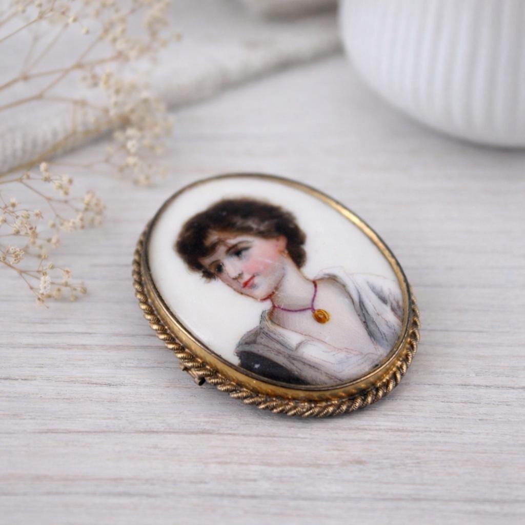 Broche Vintage En Porcelaine Et Laiton Doré - Occasion, Style Ancien Et Unique