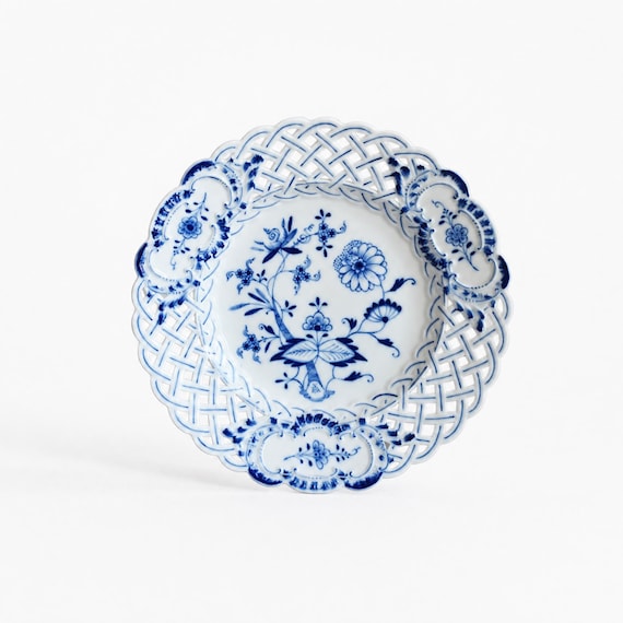 Antique Meissen Blue Onion Pierced Decorative Plate First Quality c.1860