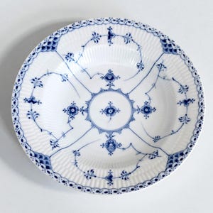 Royal Copenhagen Blue Fluted Half Lace #565 – Deep Plate, 25 cm, 1955, First Quality