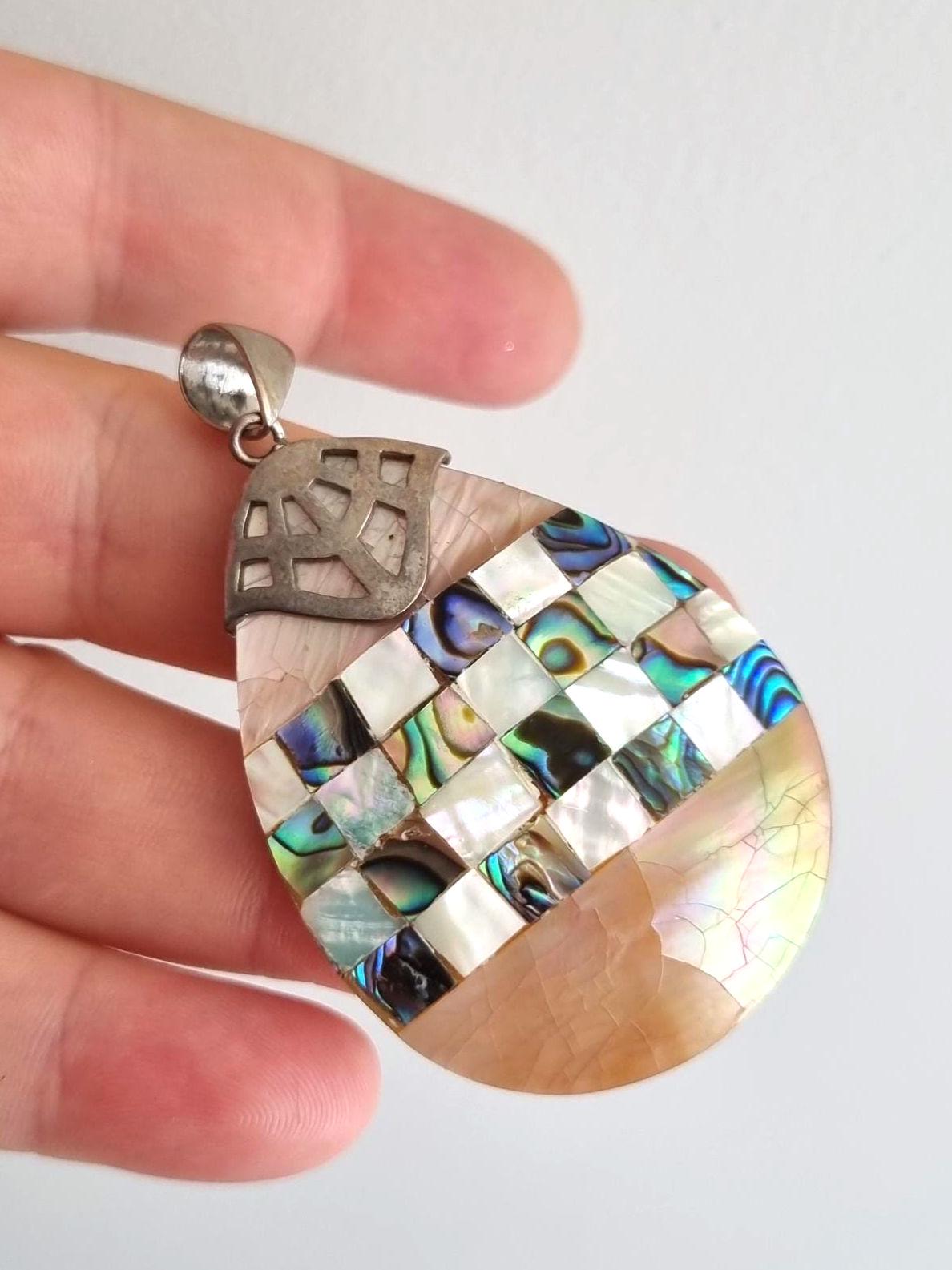 Pendentif Vintage En Nacre - Contour Métal Argenté, Années 1970/1980, Style Rétro