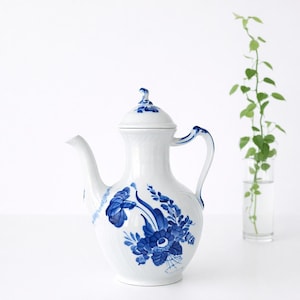 Cafetera Royal Copenhagen Blue Flower de 1 litro - Porcelana danesa pintada a mano