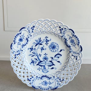 Antique Meissen Blue Onion Pierced Decorative Plate First Quality c.1860 image 5