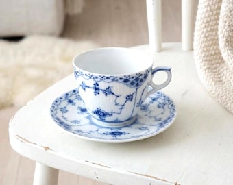 Xícara com pires Royal Copenhagen Blue Fluted Half Lace nº 756, 200 ml