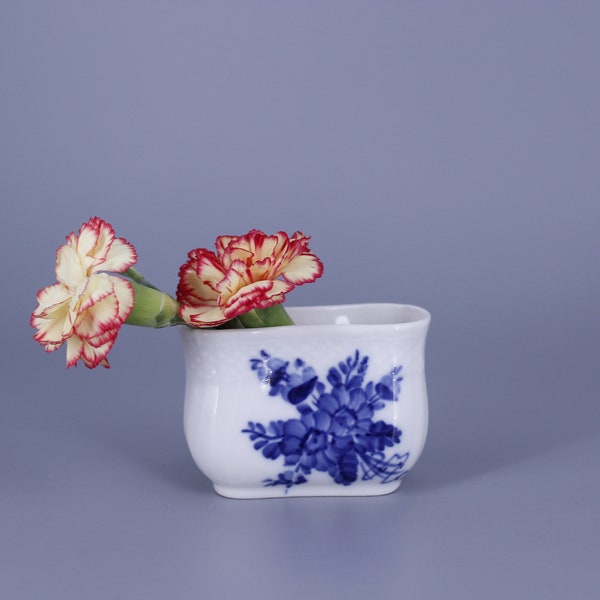 Royal Copenhagen Blue Flowers Blå Blomster no. 1801. Small Dish