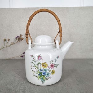 Rörstrand Teapot – Rare Swedish Porcelain Teapot with Floral Design, 1970s Scandinavian Design, 750 ml