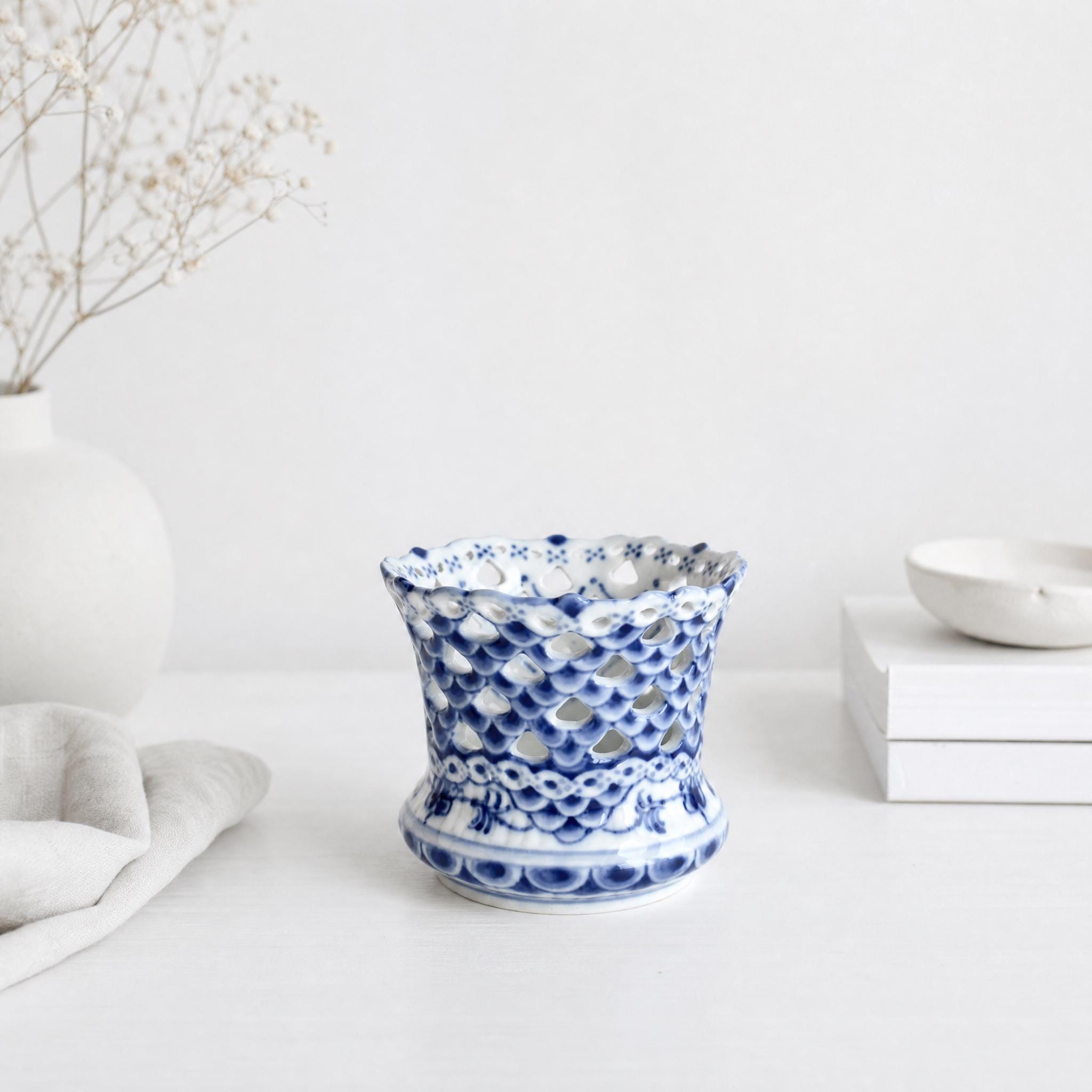 Saleブルーフルーテッド1/1015 Royal Copenhagen Blue Fluted Full Lace #1015 – Small Vase