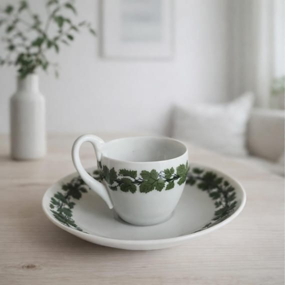 Meissener Miniaturtasse mit Untertasse, Grner Efeu, antikes Porzellan -  Etsy.de