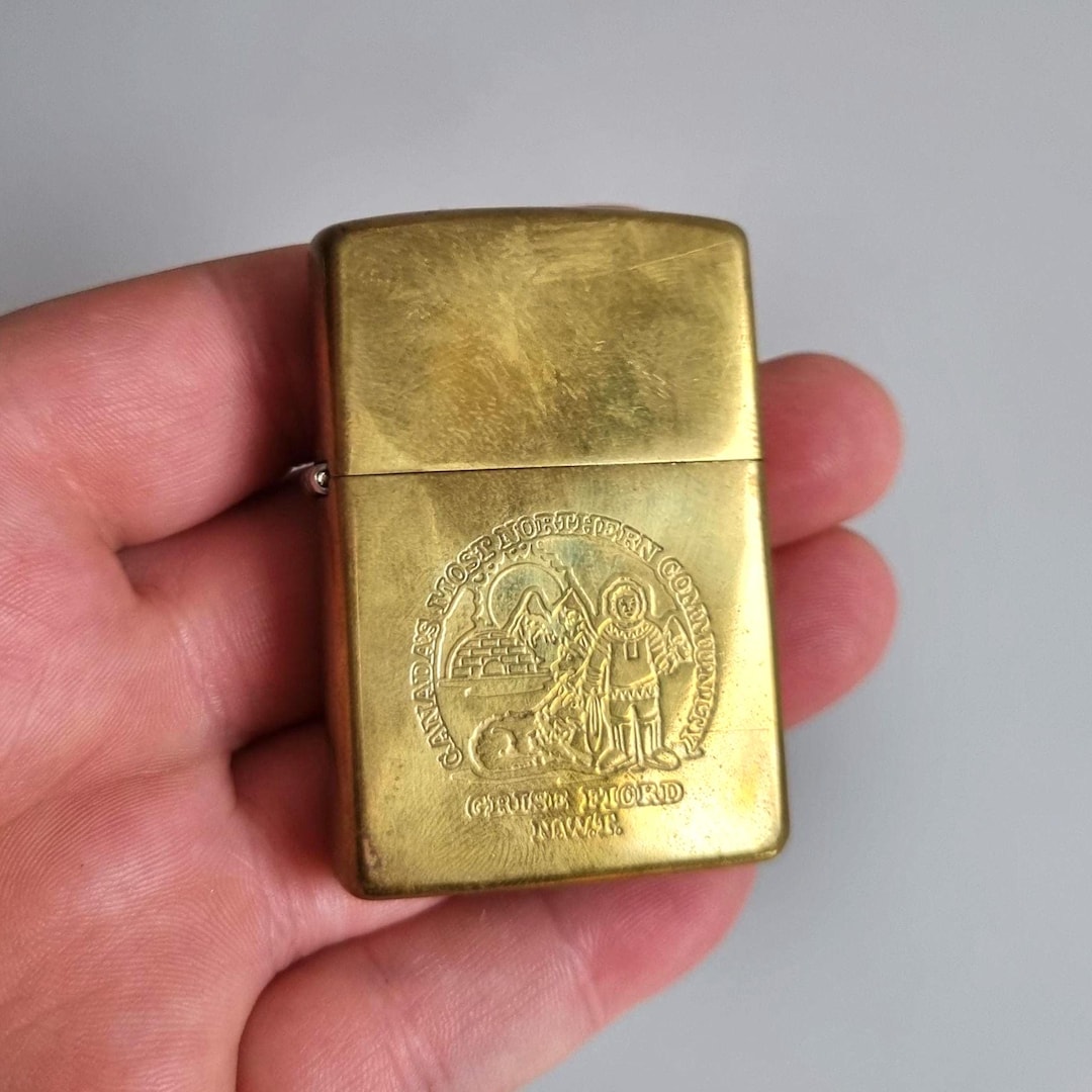 Vintage Zippo Lighter – Canadian Series Grise Fiord – 1950