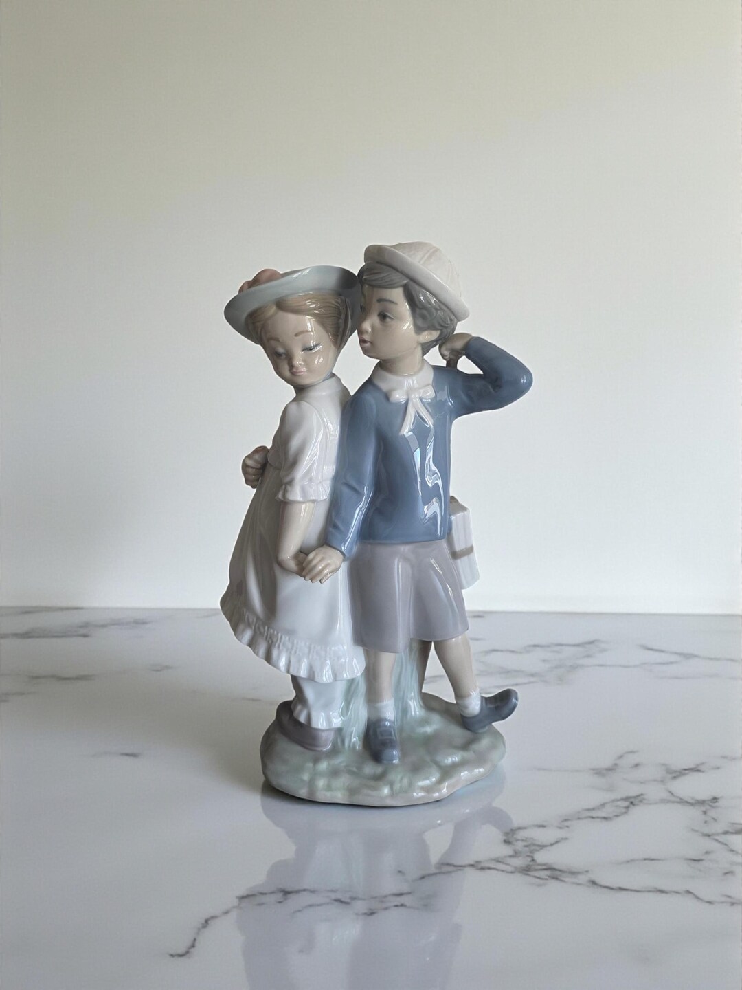 Lladro Figurine Boy And Girl Holding Hands Vintage Porcelain 