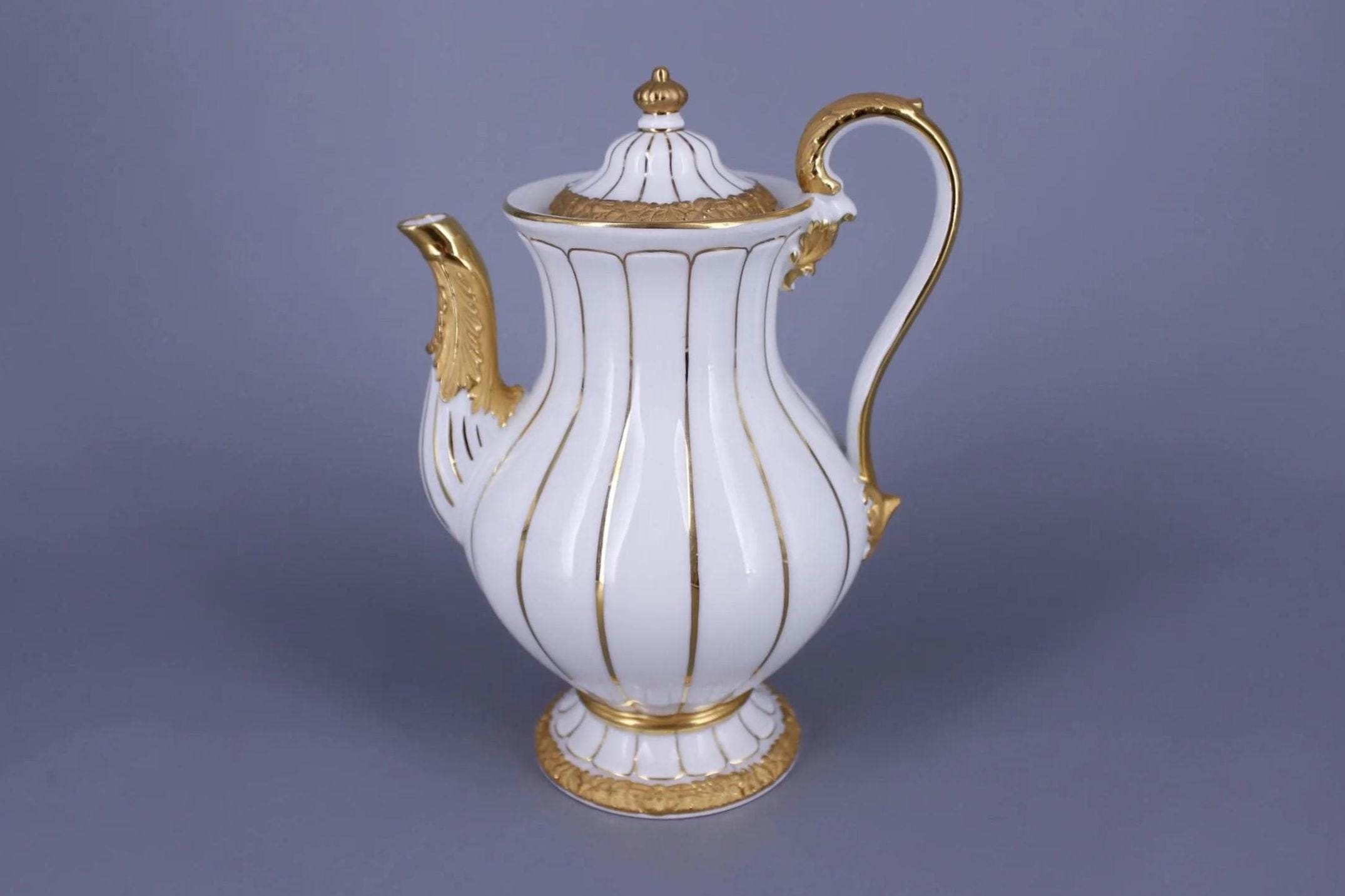 Meissen X-form Coffee Pot – Handcrafted Porcelain With Gold