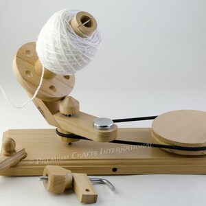 HandCrafty Wooden Yarn Winder for Knitting and Crochet Hooks, Hand Operated  Large Yarn Ball Winder (Beech Wood)