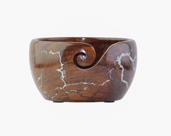 Cuenco de hilo de palisandro hecho a mano: acabado de resina fractal