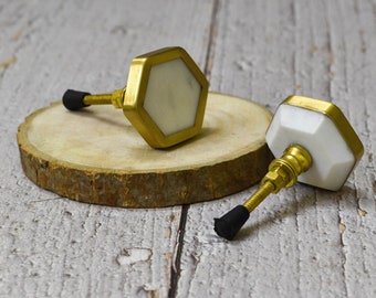 Tirador de latón con diseño hexagonal de mármol ARTISNO, tirador de cajón, tirador para muebles, tirador para gabinete, dorado, piedra natural, tirador de latón, juego de 6