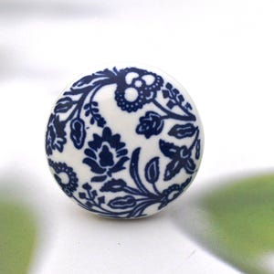 Pomelli per cassetti in ceramica con motivi floreali blu ARTISNO, dipinti a mano, da utilizzare per ante di armadi e guardaroba, set da 10
