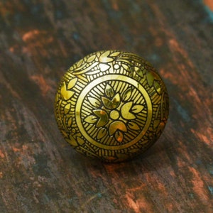 ARTISNO Floral Round Brass Drawer Knobs-Elegant Furniture and Cabinet Pull Handle in Solid Brass Metal,Modern Cabinet Pulls and Knobs, set-6
