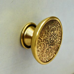 ARTISNO Round Brass Drawer Knobs-Dresser Door Knobs / Pull and Push Handle for Cupboards, Wardrobes & Kitchen Cabinets / set of 6