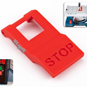 Puede incluir: Interruptor de seguridad de plástico rojo con la palabra "STOP" impresa en él. El interruptor está diseñado para adaptarse a una sierra de mesa y tiene una abertura rectangular para la palanca del interruptor.
