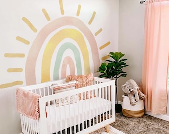 Adesivo da parete Boho Rainbow Sun per bambini • Adesivo da parete grande per la cameretta del sole che sorge • Decorazione della camera da letto per ragazze e ragazzi • Decalcomanie in tessuto premium