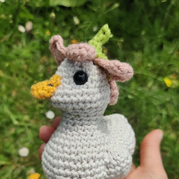 Duck with flower hat crochet Pattern, stuffed animal, plushy duck, ducky, duck and frog, duck amigurumi, duck pattern, handmade duck, squish