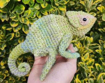 Crochet chameleon pattern, realistic chameleon crochet pattern